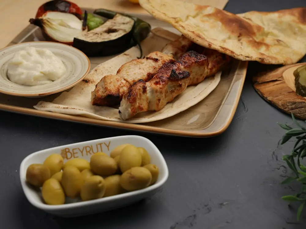 Grilled chicken skewers with flatbread
