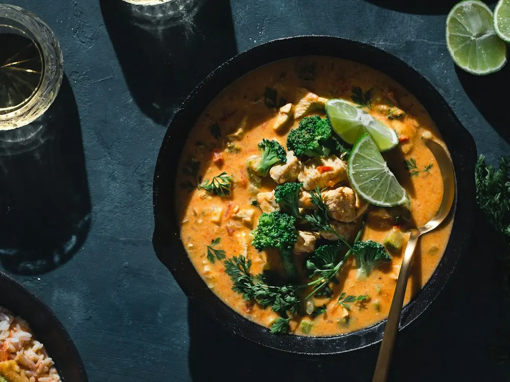 Creamy curry served in a black pan